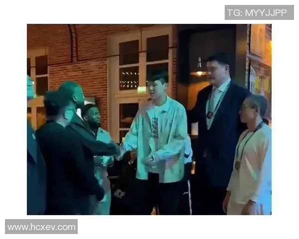 姚明与杨明姐携手共创篮球传奇故事展现中国体育精神与团结力量 姚明与杨明姐携手共创篮球传奇故事展现中国体育精神与团结力量