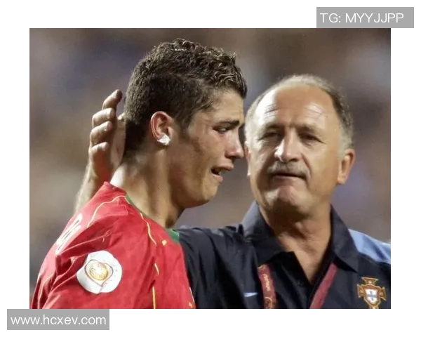 足球明星C罗在家隔离期间分享生活点滴与训练心得引发球迷热议