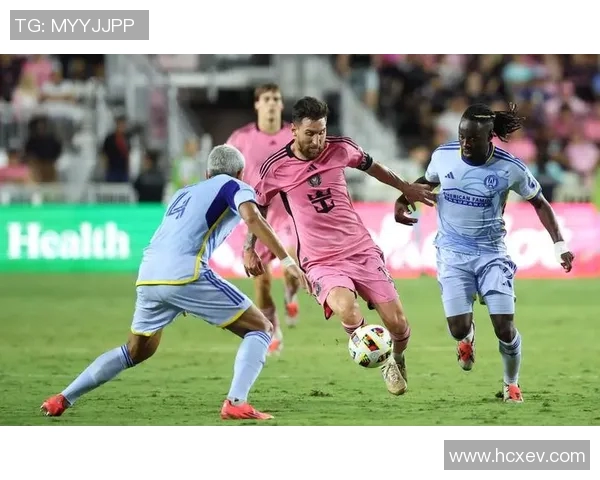 足球明星球星挂布的魅力与影响力探讨及其在球迷文化中的重要性 足球明星球星挂布的魅力与影响力探讨及其在球迷文化中的重要性